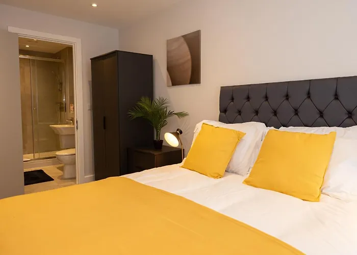 Contemporary 3 Bedrooms Manchester City