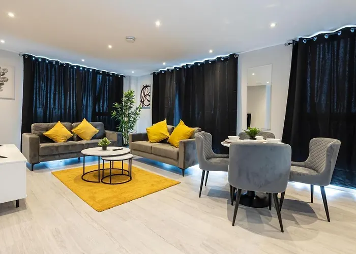 Contemporary 3 Bedrooms Manchester City